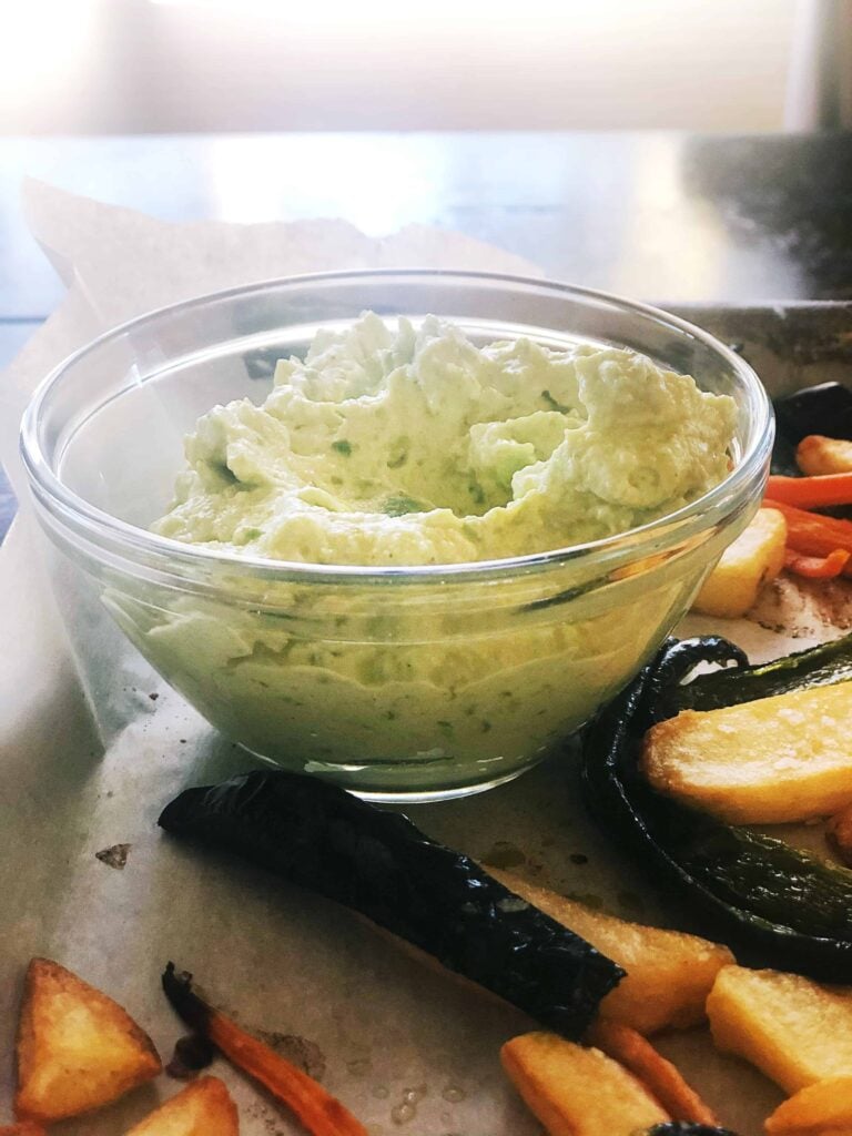 avocado dip as an easy healthy lunch idea