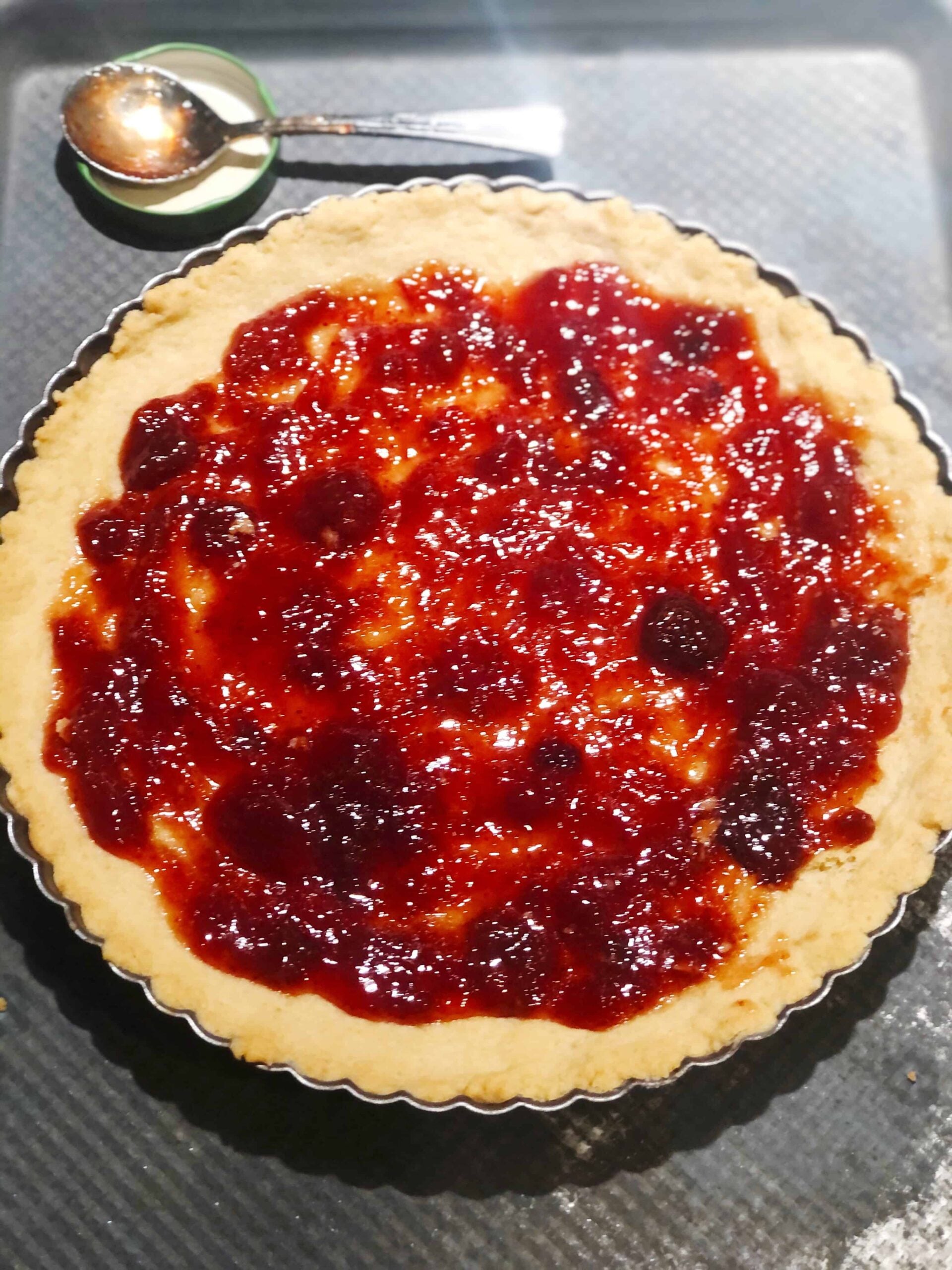 Preserves added to shortbread crust