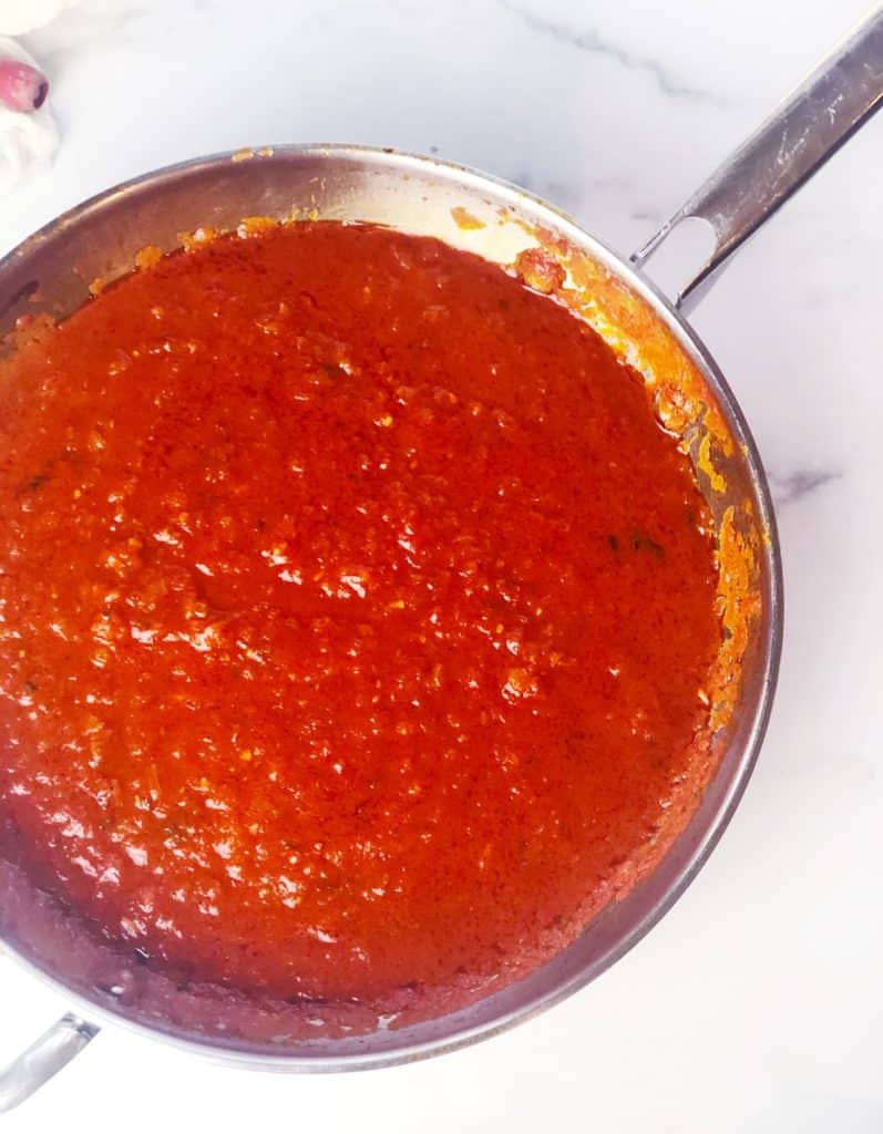 easy tomato sauce top view