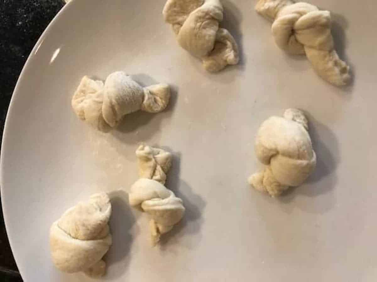 pretzel-dough-knots-before-bath