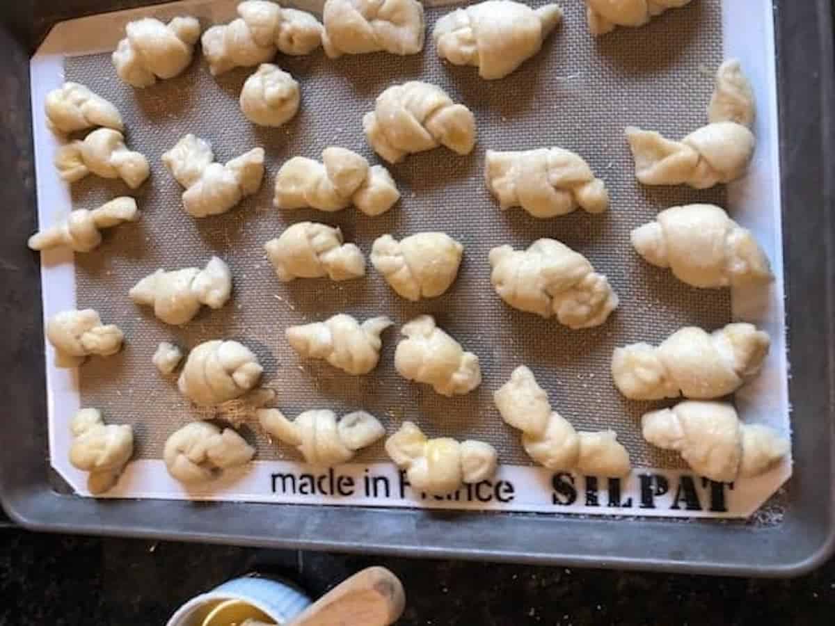 pretzel-knots-after-bath