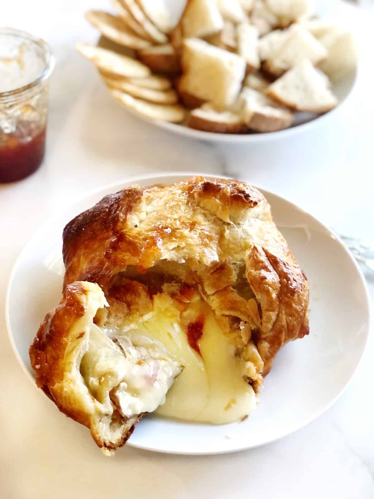 brie en croute with jam