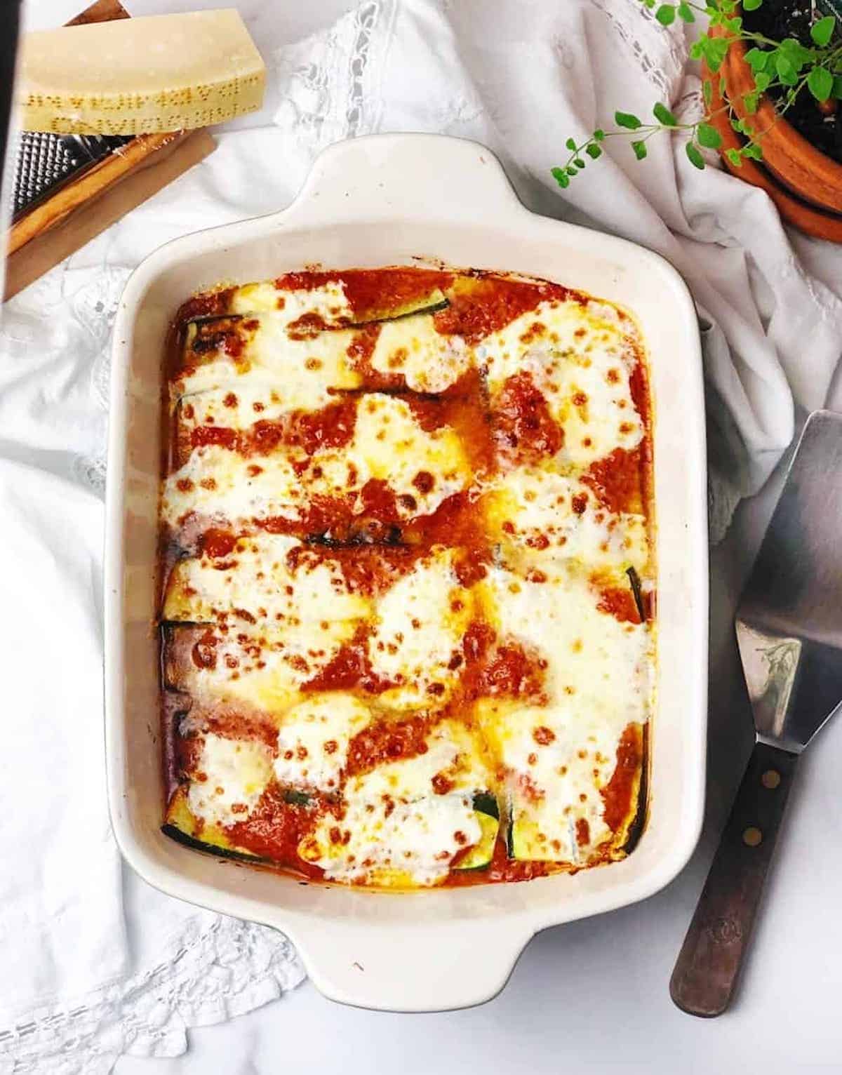 Italian baked zucchini in pan