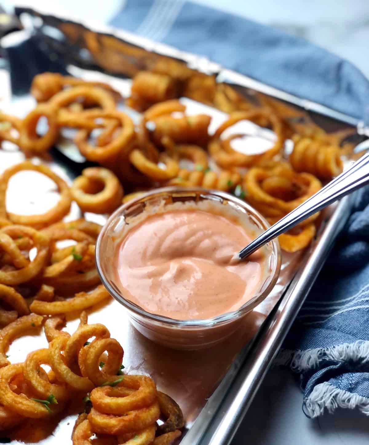 gochujang mayonnaise in bowl