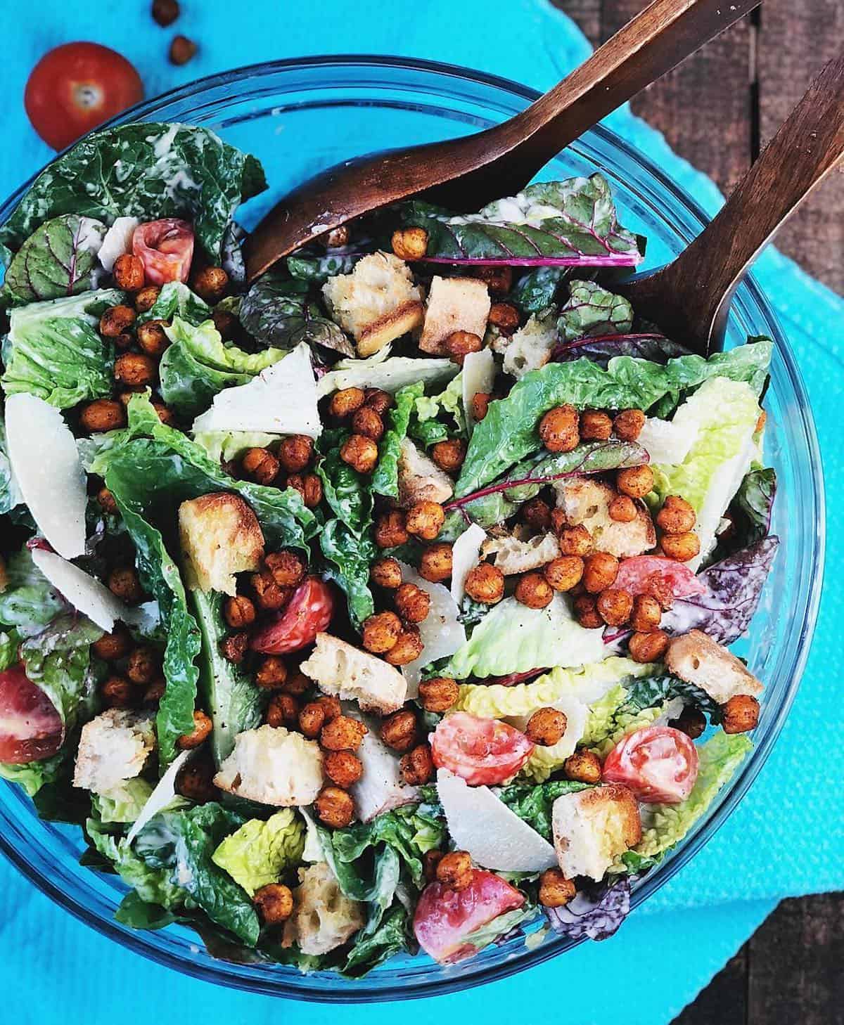 kale salad dressing on tossed salad