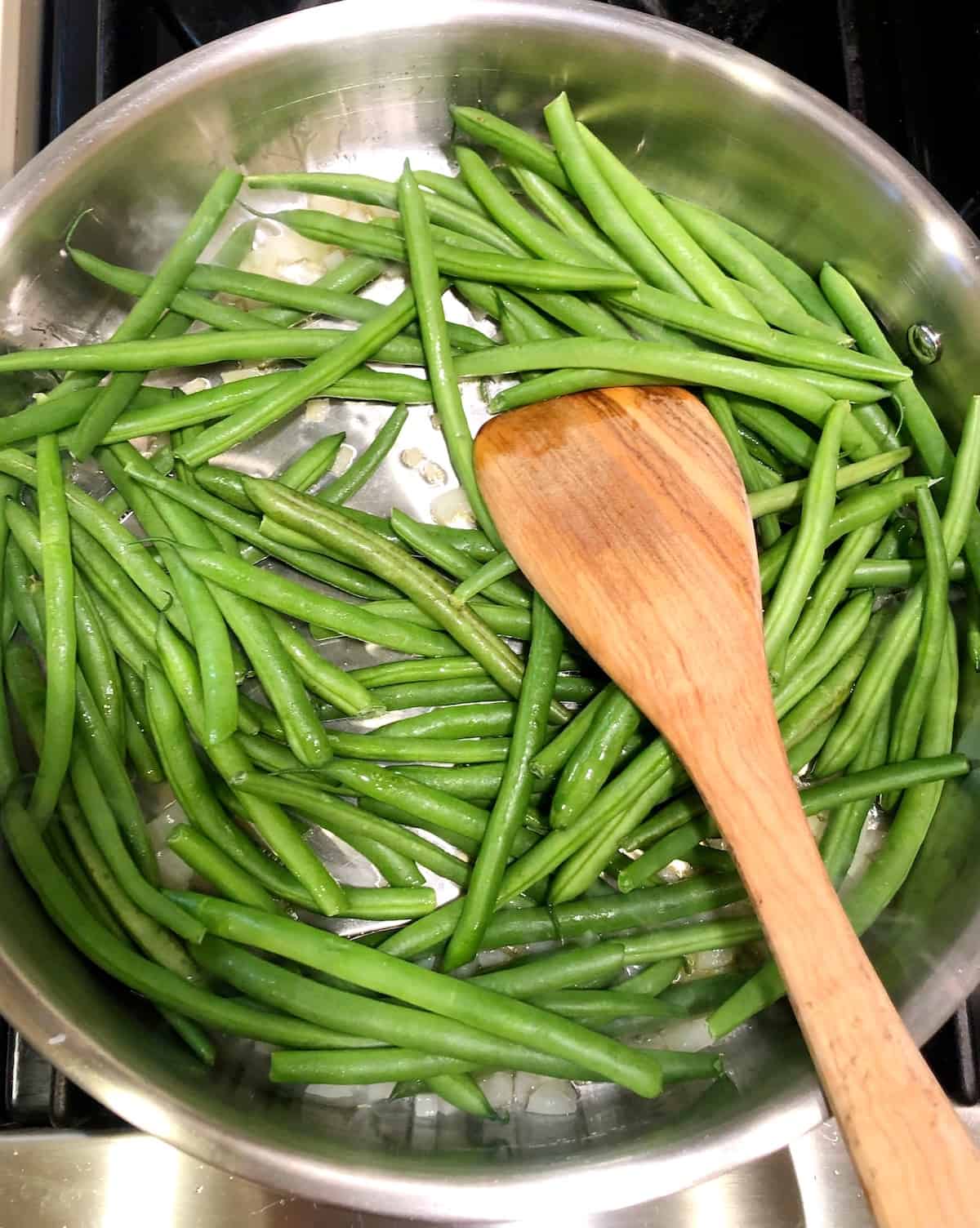 sauteeing green beans