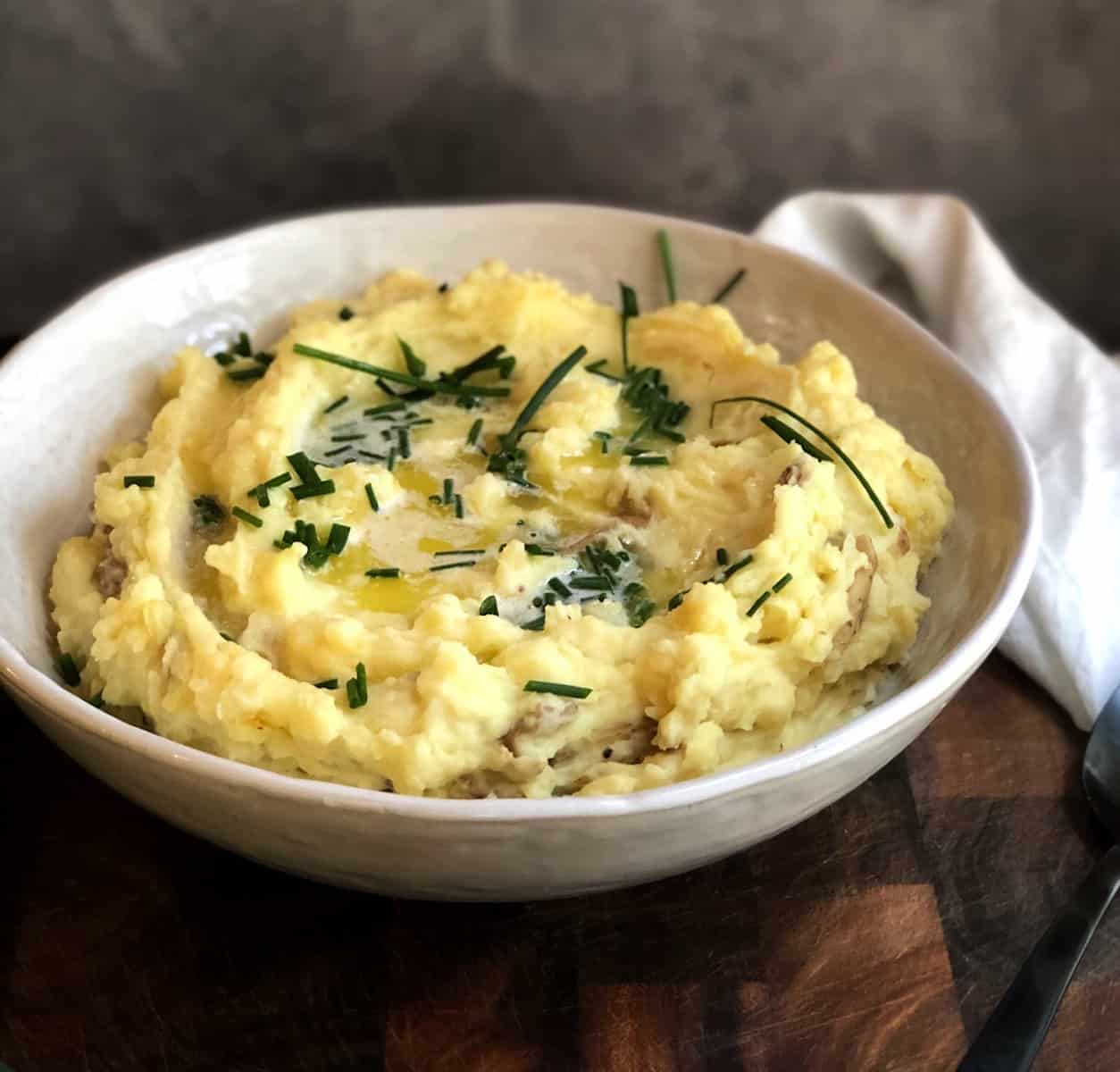 yukon gold mashed potatoes in bowl