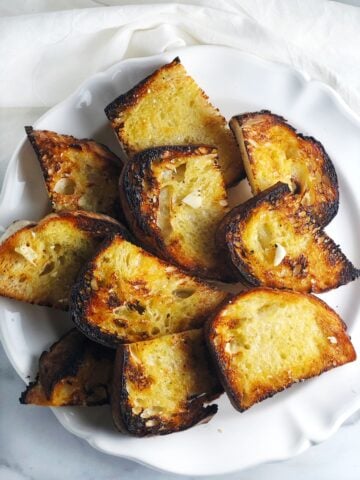 garlic crostini on plate