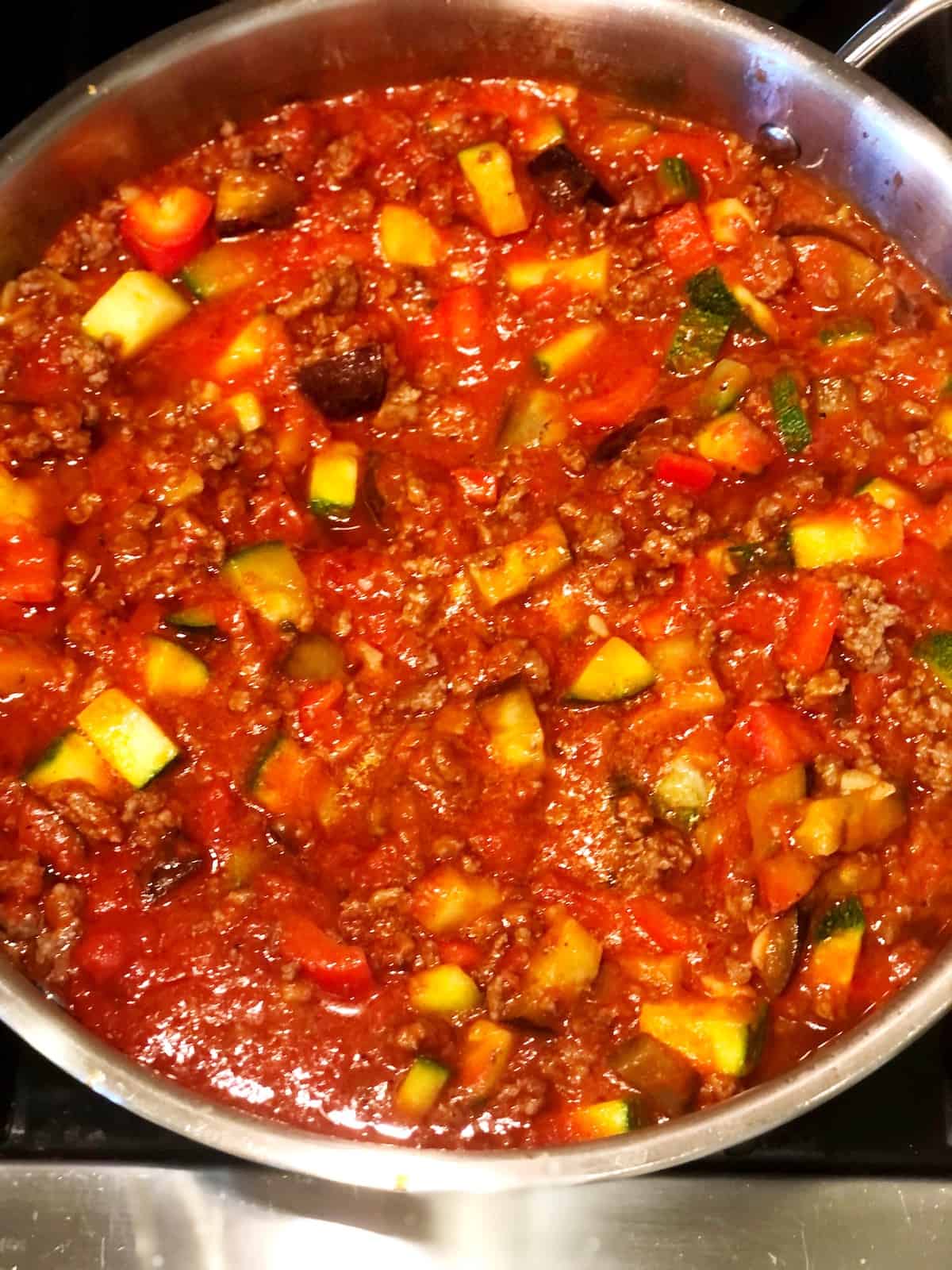 simmering vegetable pasta sauce