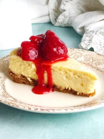 strawberry cheesecake slice